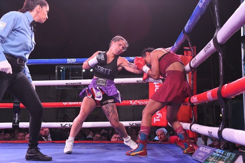 Sol Baumstarh, Boxeo, Roxana Colmenares, Titulo Latino